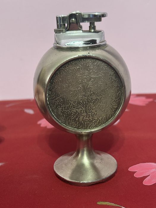 Brichetă de masă vintage pe gaz