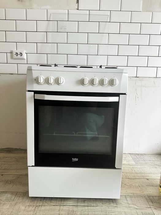 Продам газовую плиту