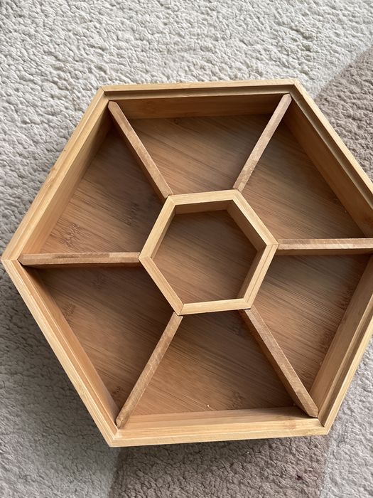 Продам менажницу