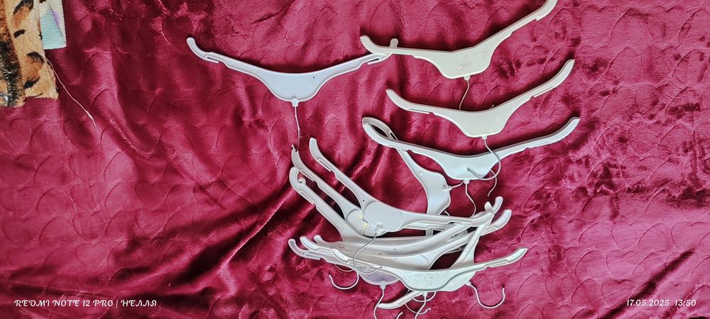 Продам плечики не дорого