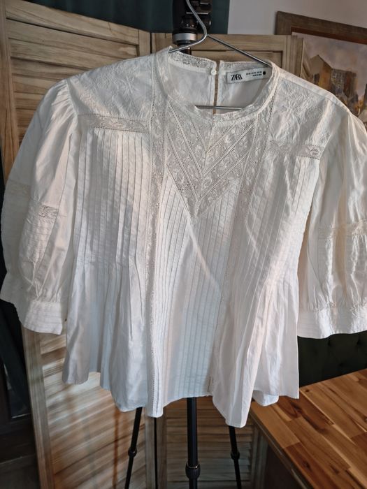 Zara . Noi cu eticheta