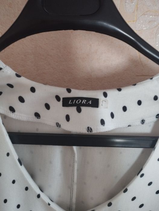 Платье вечернее очень красивое.