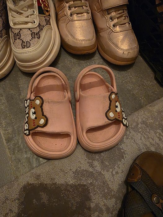 Обувь детская продается