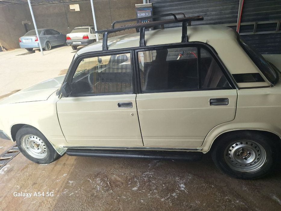 Жигули ВАЗ 2107 хорошим состояние