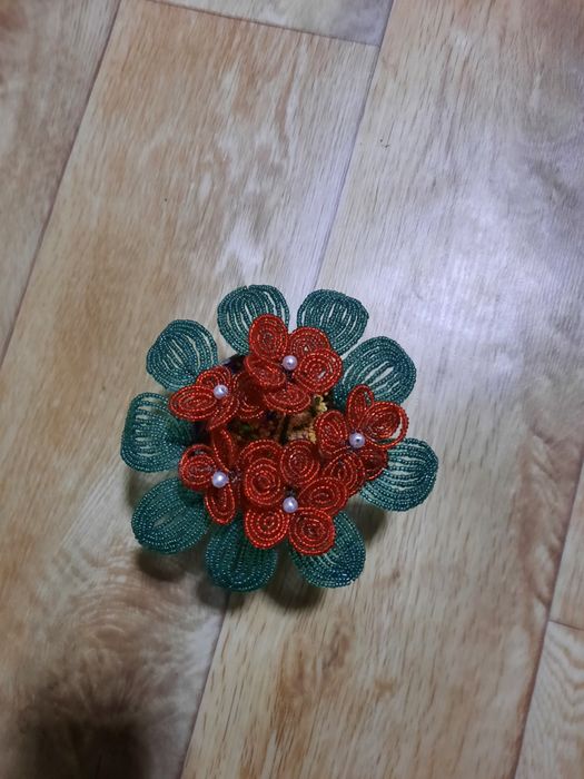 Цветок из бисера