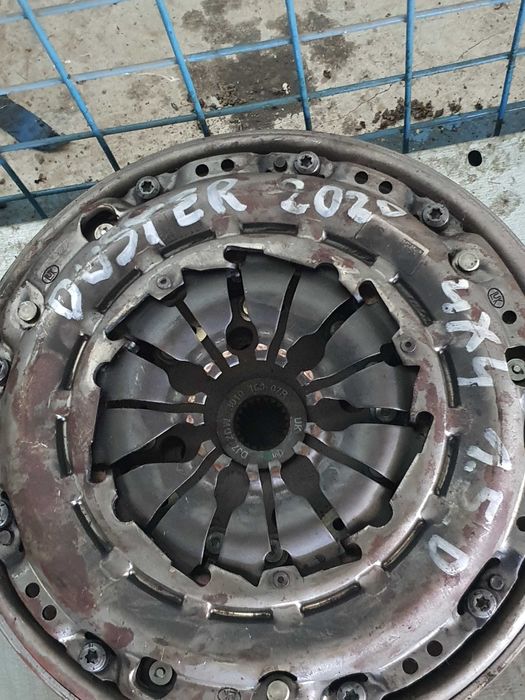 Kit ambreiaj cu volanta Dacia Duster 15 dci 2020 30000 km