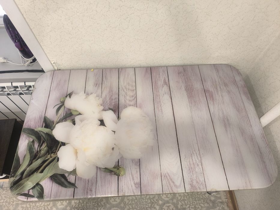 Продам стеклянный стол