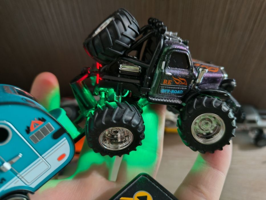 Mașinuțe 1:64 RC 100