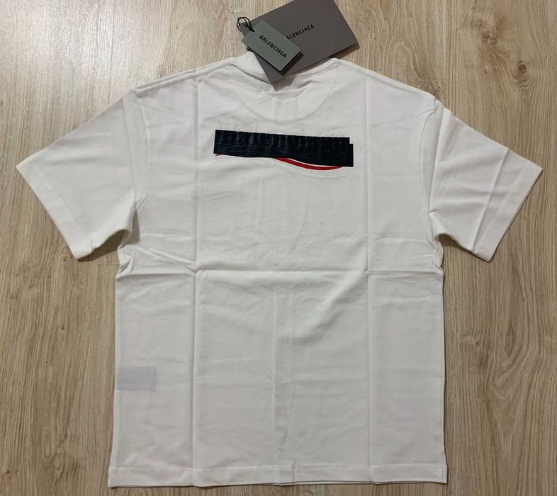 Нови мъжки тениски BALENCIAGA нови с етикети в черен и бял цвят.