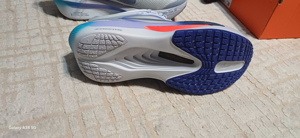 2 чифта нови маратонки