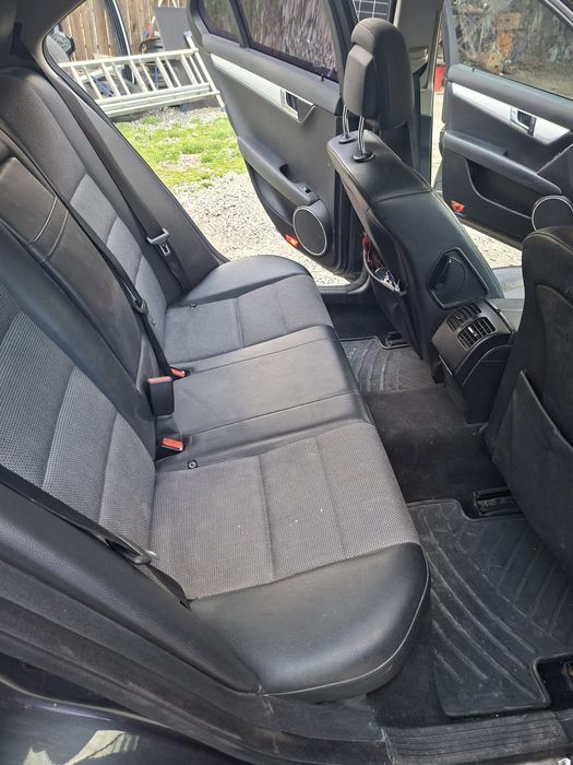 Mercedes-Benz C200 Kompressor Avantgarde | 184 CP | Navigație | Scaune Încălzite | Harman Kardon