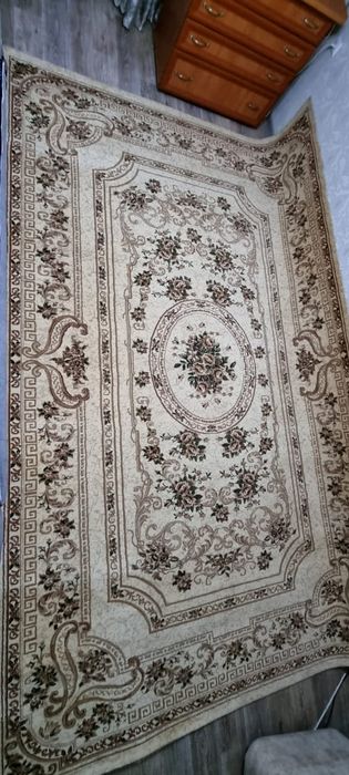 Продам отличный ковёр, ещё того времени 2.5×4 метра