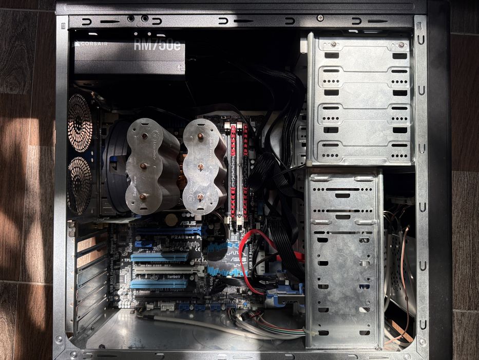 Настолен компютър  AMD A8-6600K, 8GB RAM, 640GB HDD