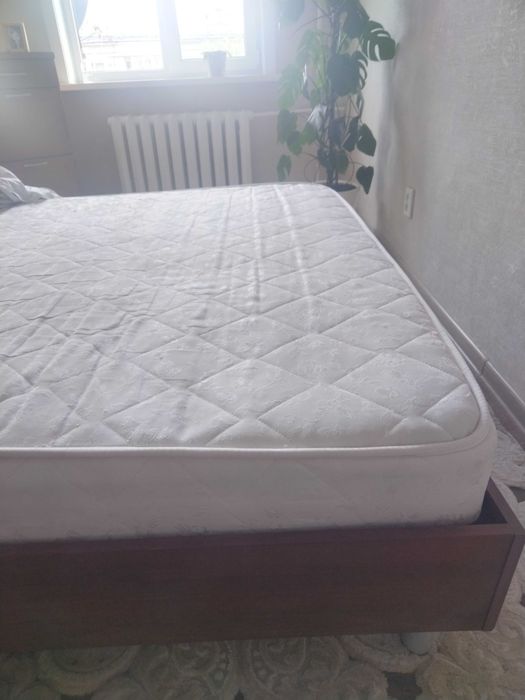 Матрас б/у на двуспальную кровать
