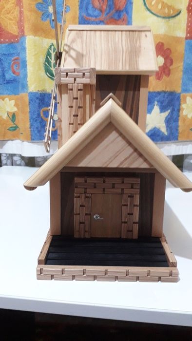 Продам копилку в виде мельницы.