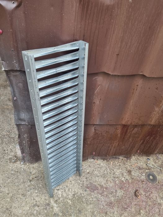 vând trepte metalice zincate