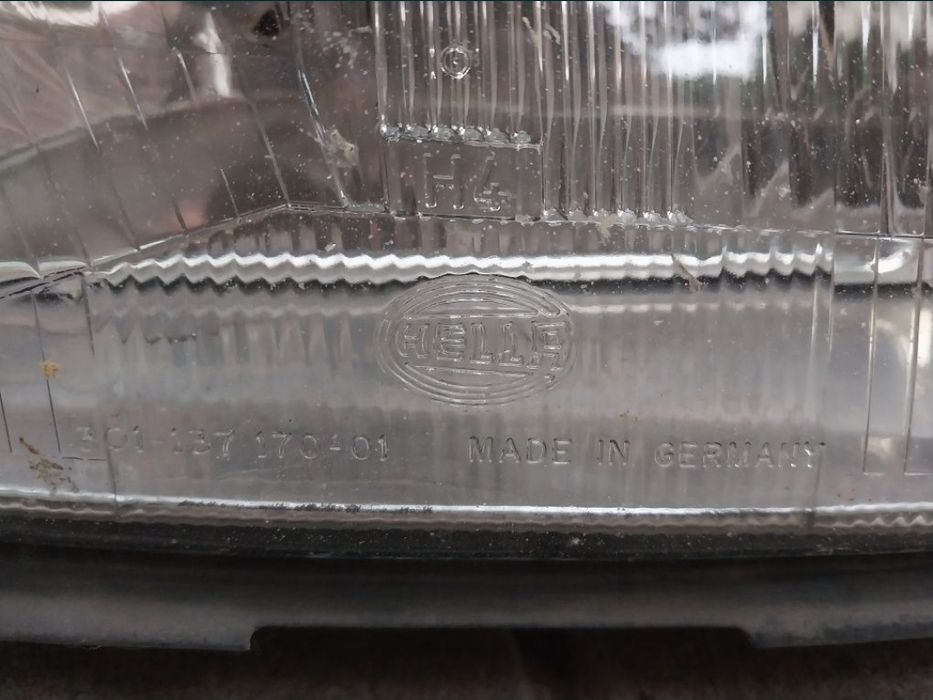 Audi 100 фара правая