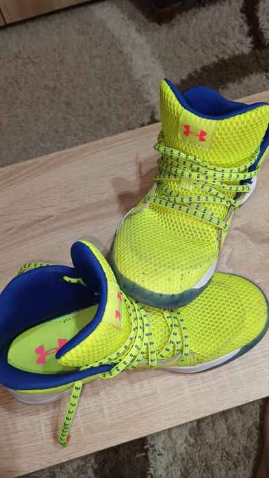 Adidași Under Armour