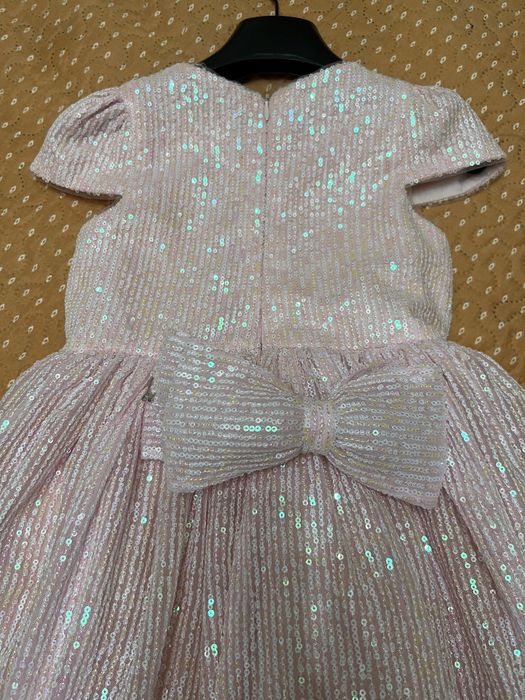 Продам платье для девочки на 4 года