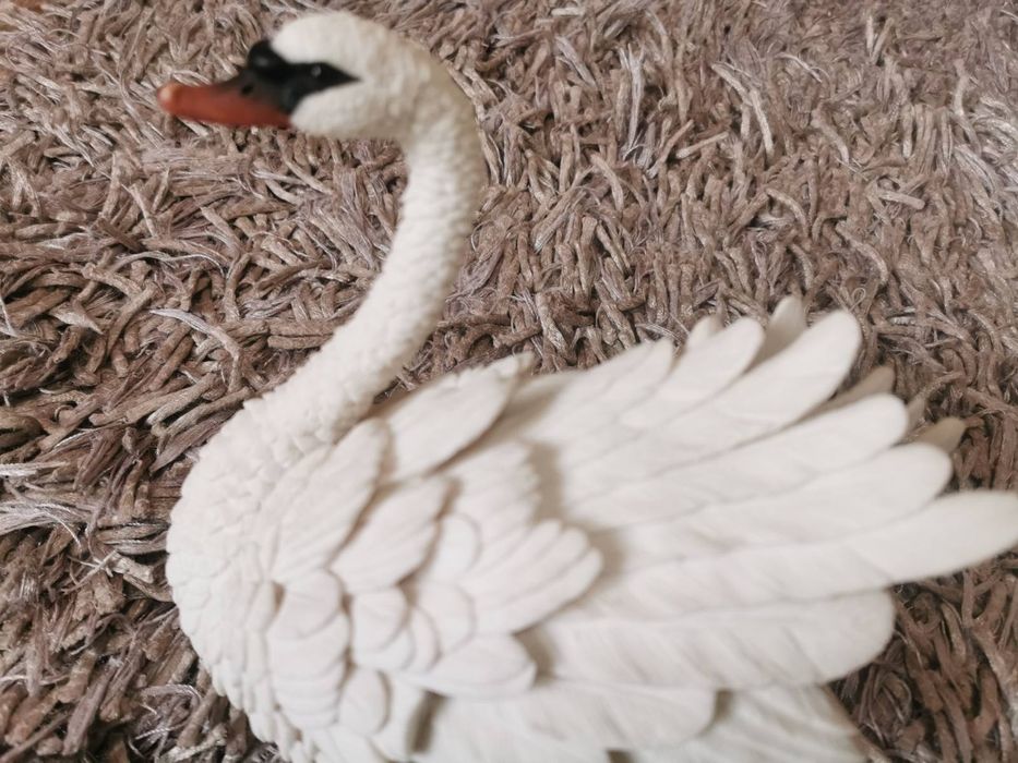 Продавам уникален лебед производство 1996год. Leonardo Colection