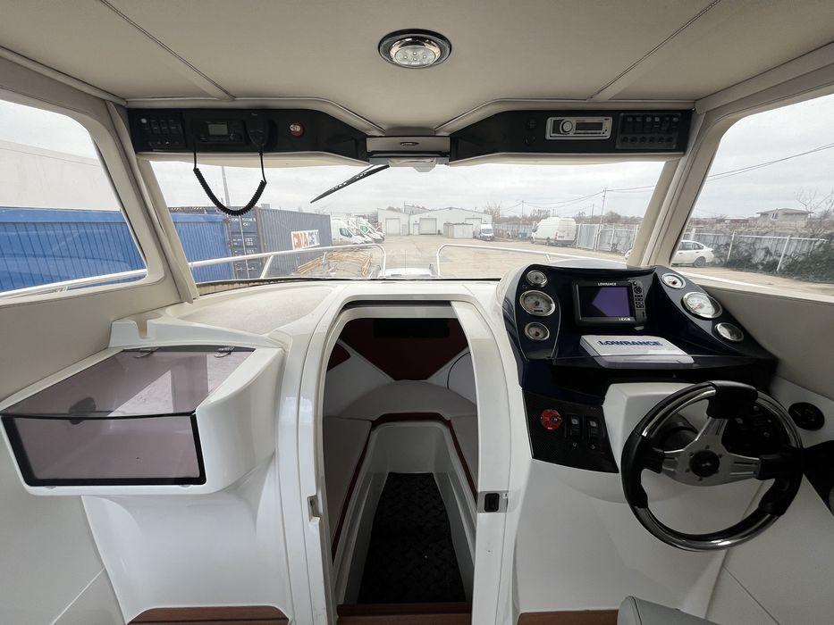 Ambarcatiune Pegazus 550 cabinata; motor honda 150;