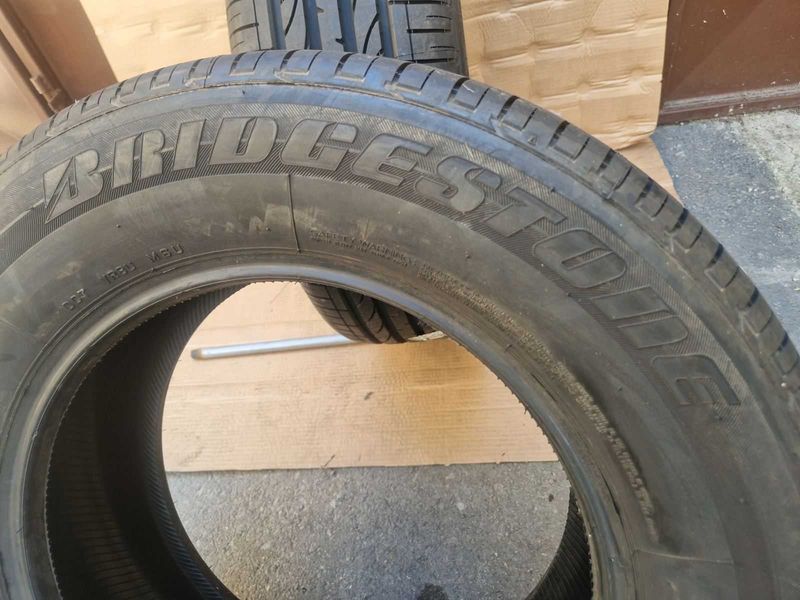 2 Bridgestone R17 255/60 
нови летни гуми
DOT3018