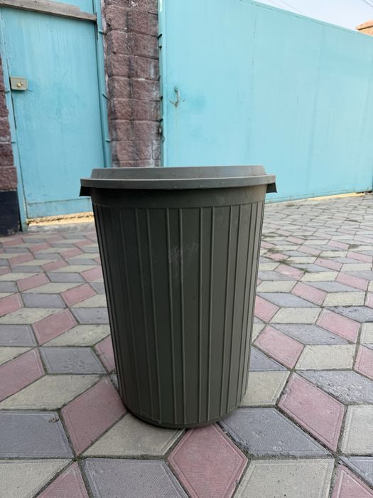Продам мусорный бак