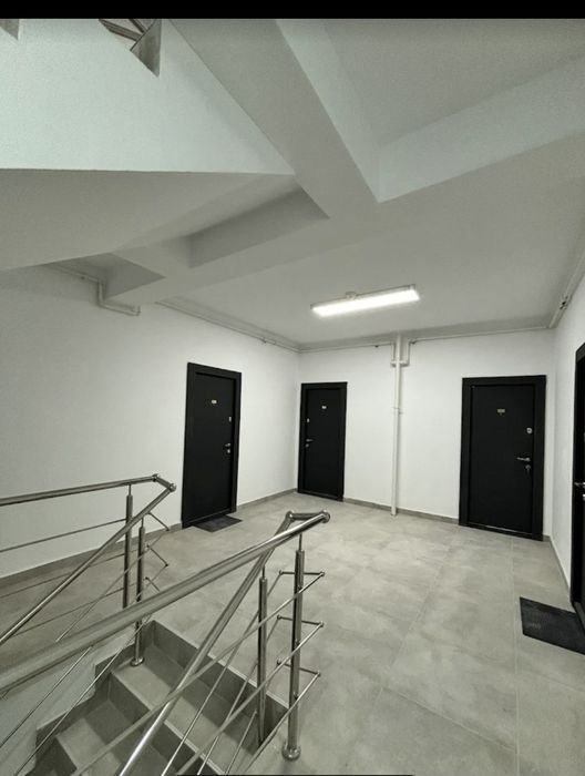 Vând apartament complet mobilat