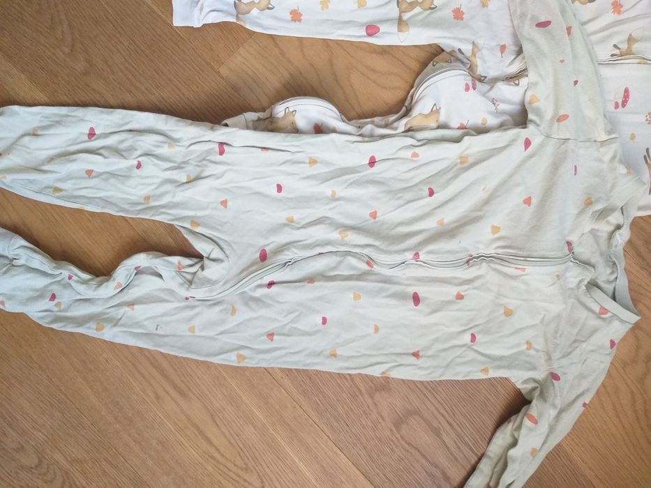 2 pijamale, marime 92