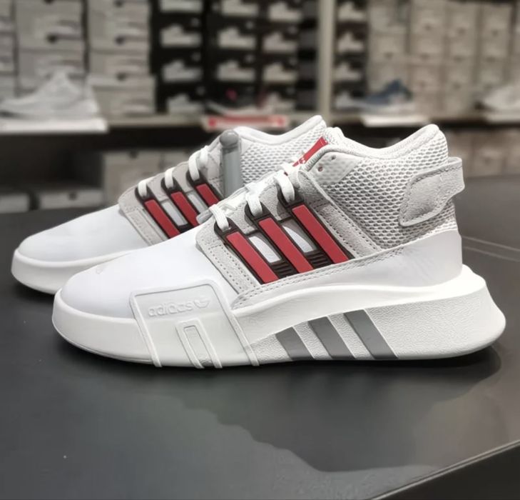 Adidas кроссовки