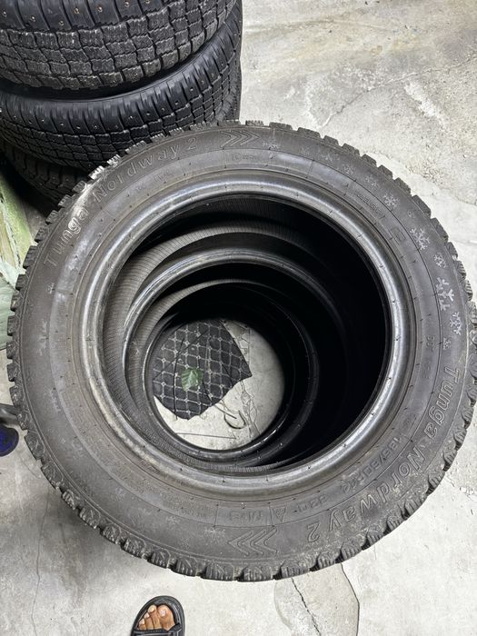 Продам зимние шины комплект