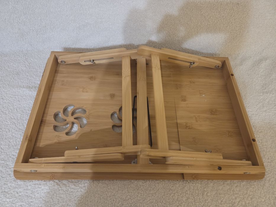 Поставка за  лаптоп