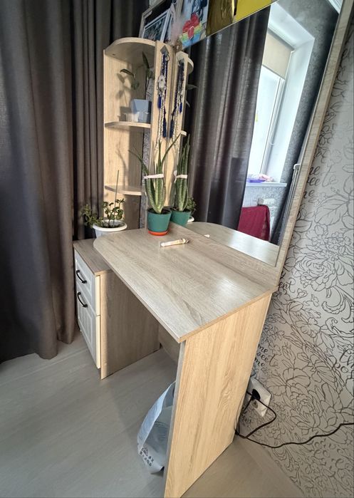 Продам трюмо в отличном состоянии