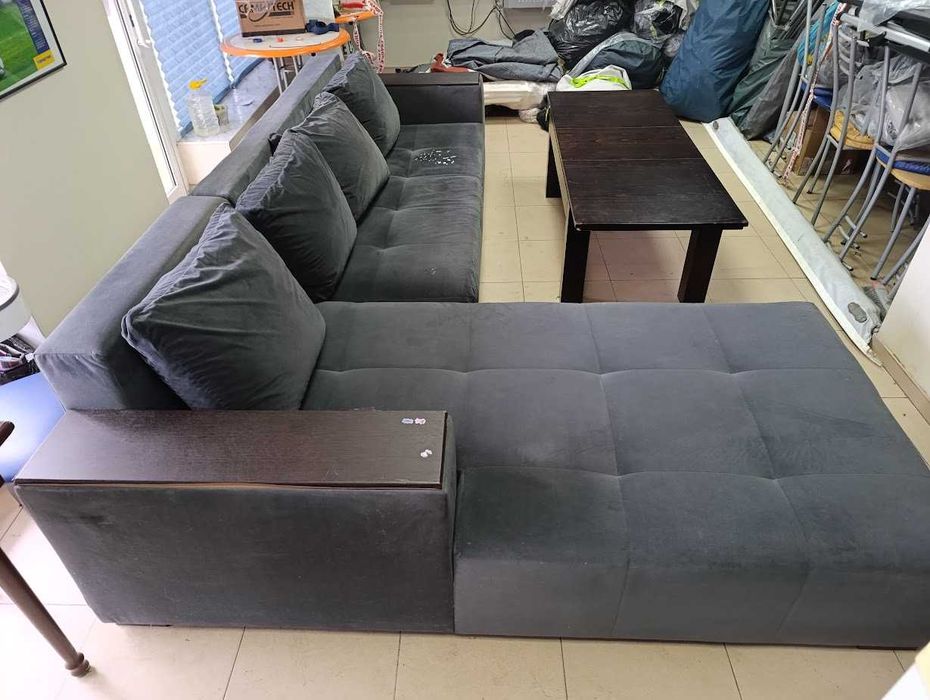 Продавам ъглов диван и разтегателна холна маса