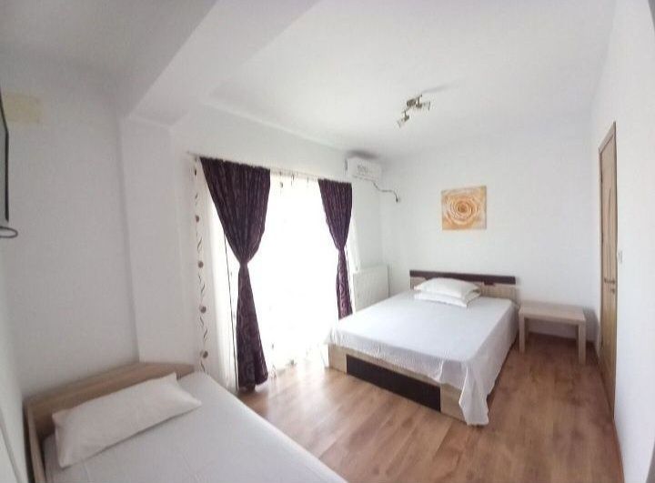 Cazare Vilă Mamaia Nord, camere curate cu toate dotările, baie proprie, aproape de mare, zona Hanul Piraţilor / NOUL magazin KAUFLAND