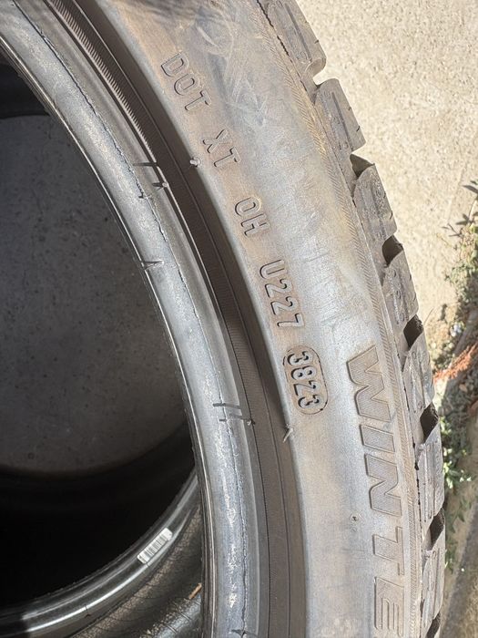 Еденични бройки - Зимна  гума Pirelli 275/35 R21 и 315/30/21