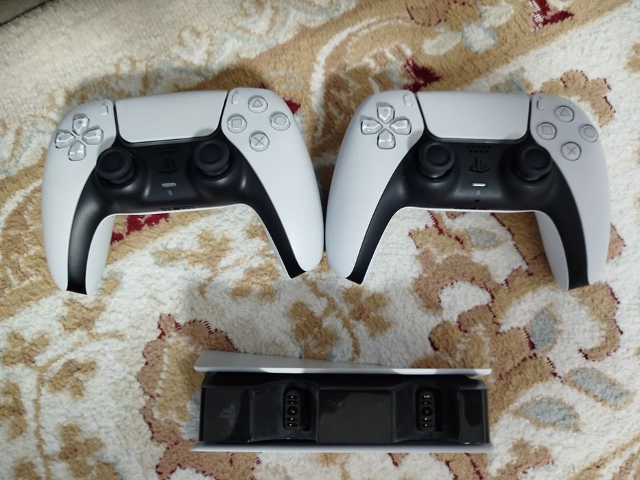 Продам Sony PlayStation 5 с играми