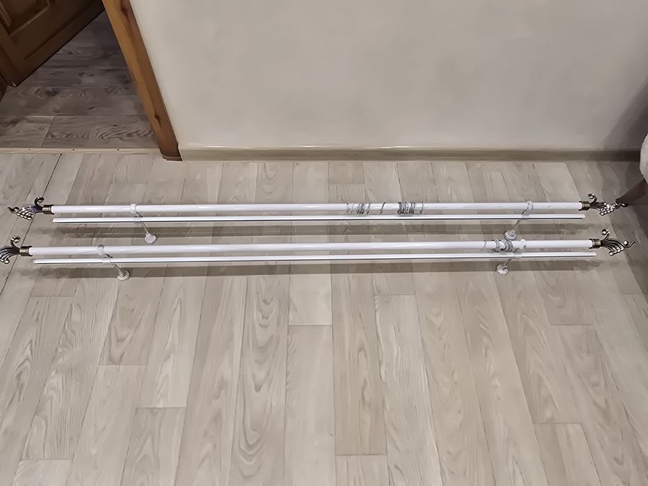 Продам карнизы металлические,настенные