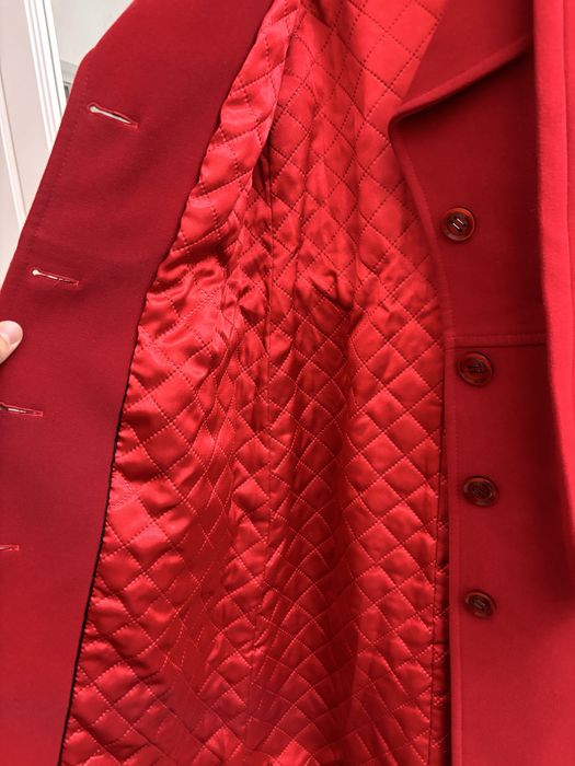 Красное пальто женское