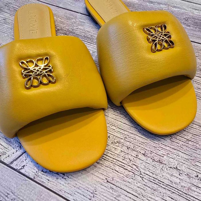 Чехли  естествена кожа loewe