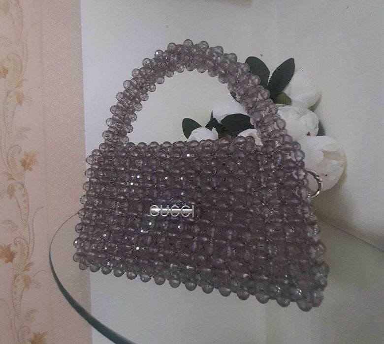 Sumka qo'l mehnati bilan qilingan