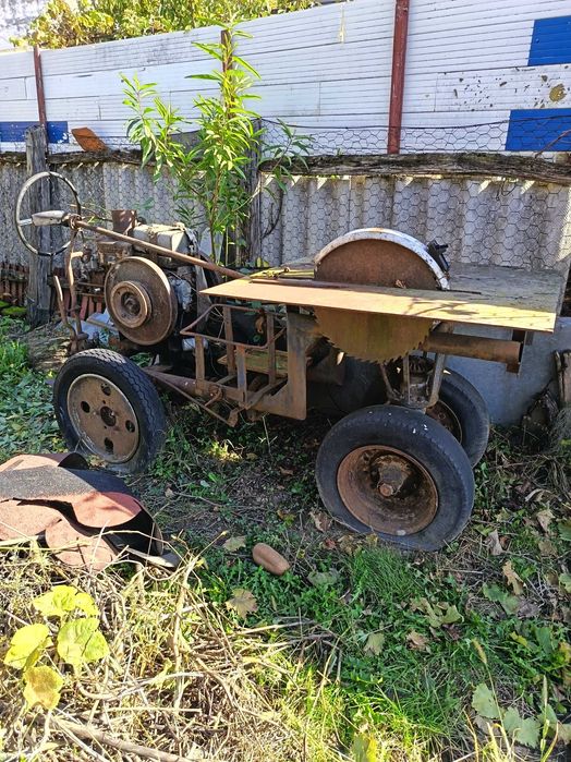 Vând motor tăiat lemne