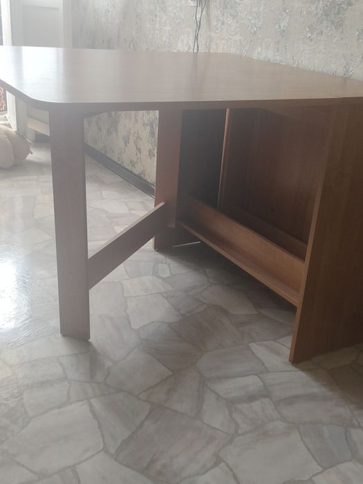 Продам стол книжка