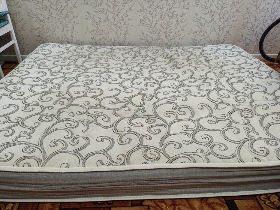 Матрац б/у, в хорошем состоянии, чистый
