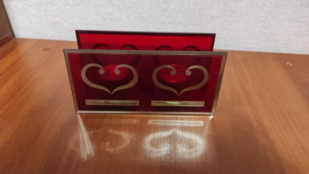 Подсвечник красный стеклянный для интерьера без свечей