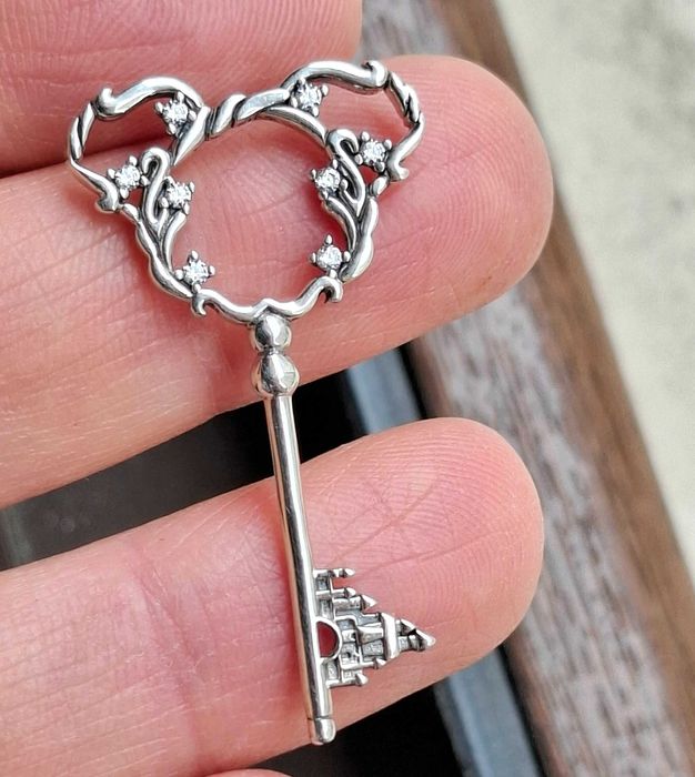 Сребърен медальон Ключе , модел на Пандора