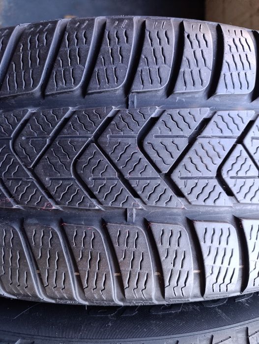 Anvelope de iarnă 225 60 18 Pirelli Runflat* dot 2022