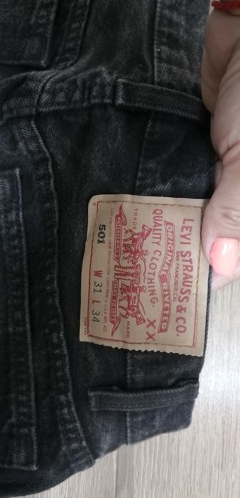 Фирменные  джинсы Levi's