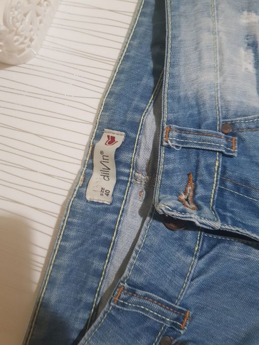 Продам джинсовые шорты