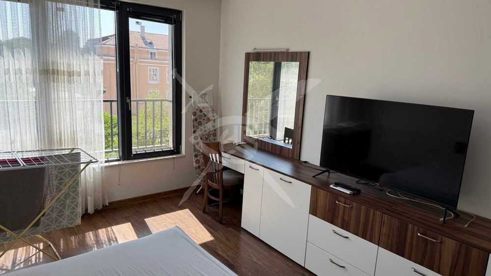 Дава се под наем Тристаен апартамент в София, Център - 90 кв.м за 850 € - Снимка #2